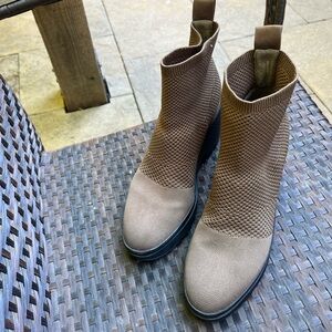 Eileen Fisher Elegant army green Ankle Boots